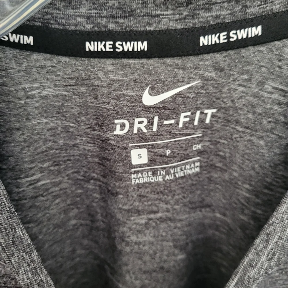 Nike Mens Dri Fit Gray Hydroguard Long Sleeve Shirt‎ UPF 40 Size Small New
